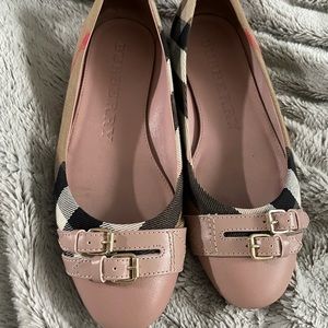 Women’s Burberry flats